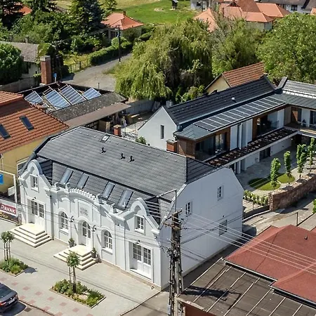 Rev-fueloep Panzio B&B